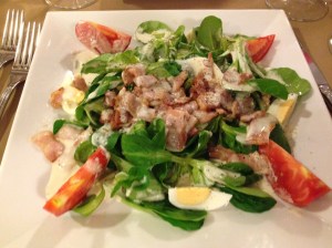 Der klassische Nüsslersalat mit französischer Sauce